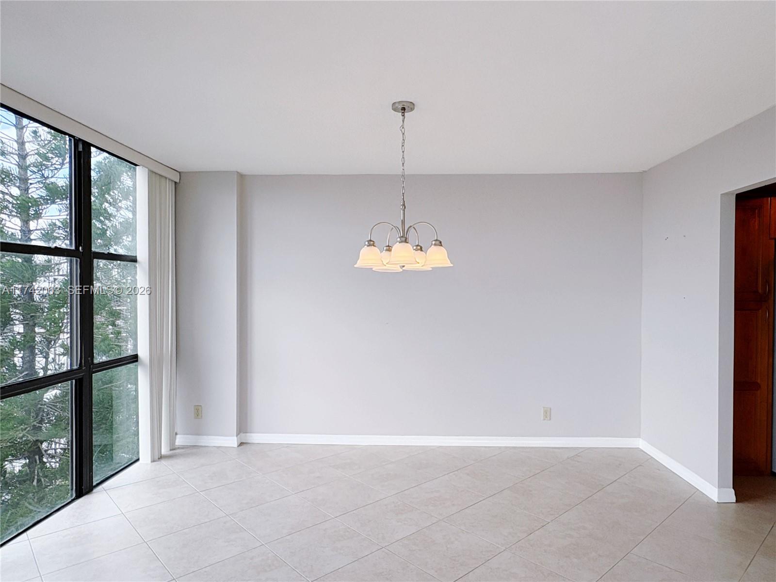 800 Parkview Dr # 909