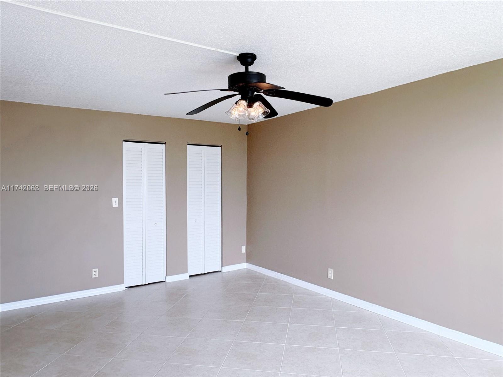 800 Parkview Dr # 909