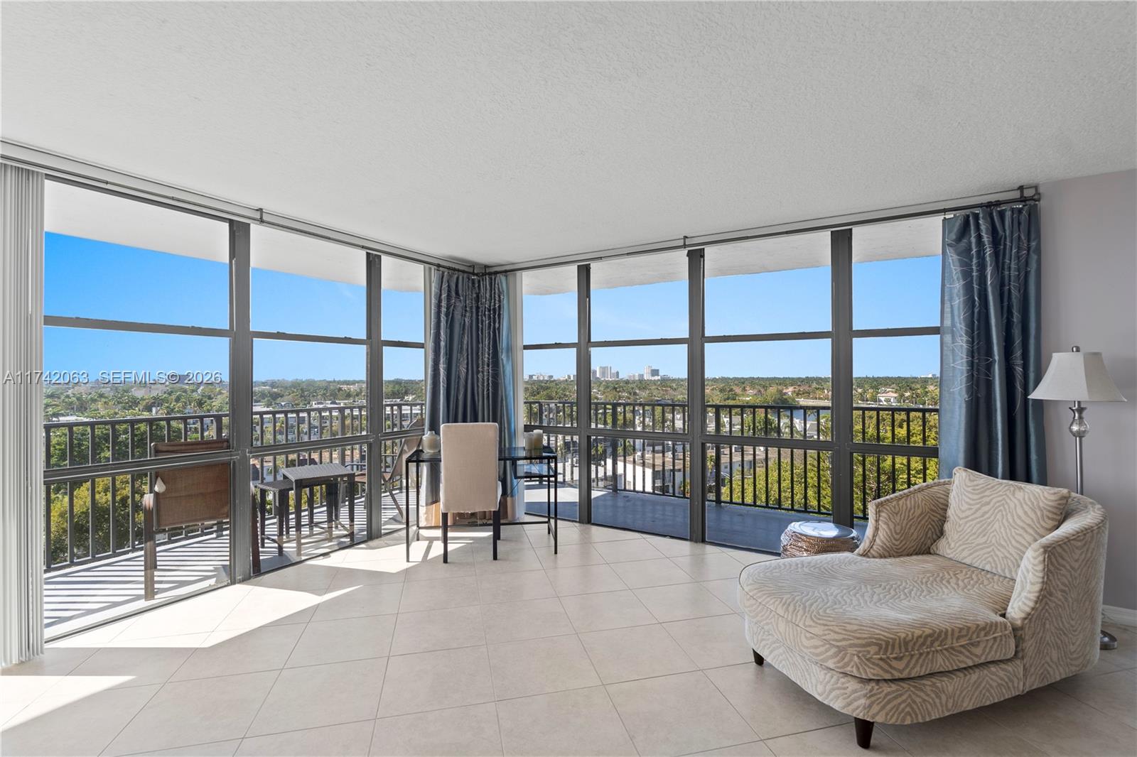 800 Parkview Dr # 909