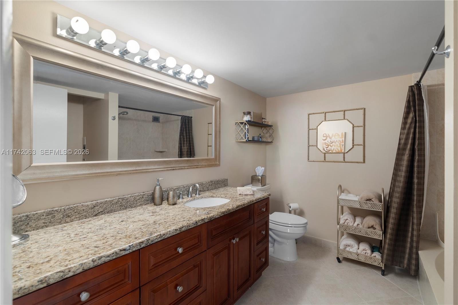 800 Parkview Dr # 909