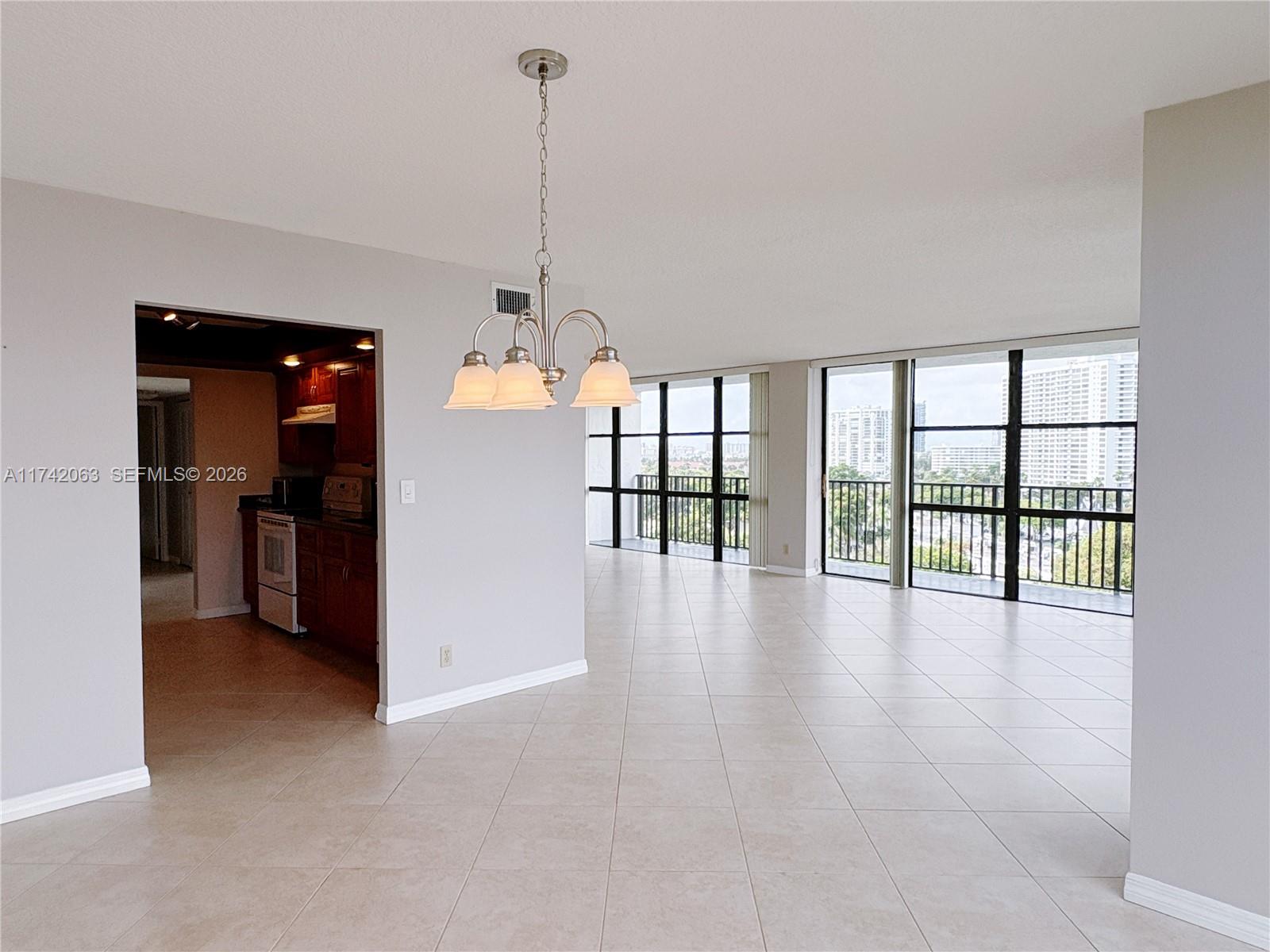 800 Parkview Dr # 909