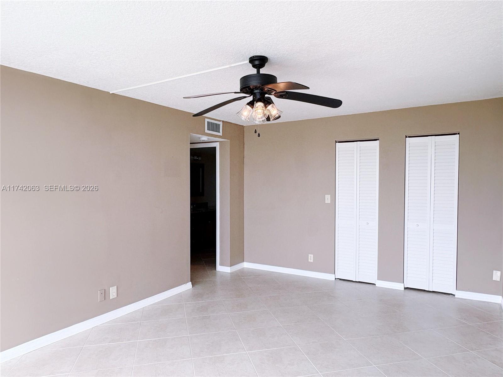 800 Parkview Dr # 909