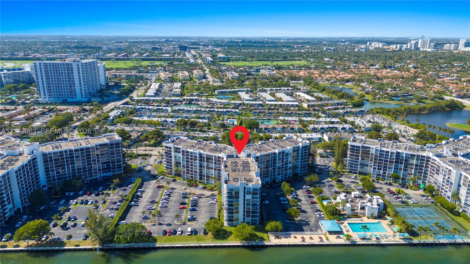 800 Parkview Dr # 909