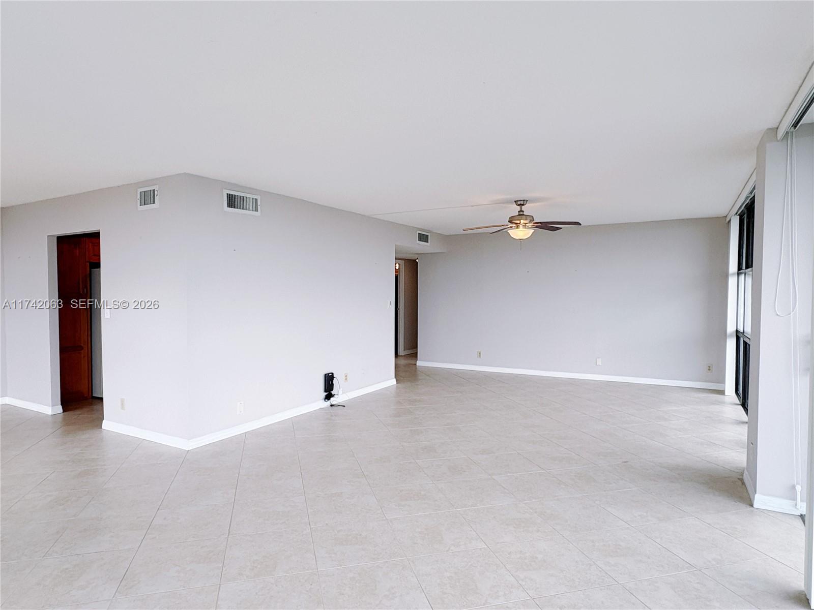800 Parkview Dr # 909