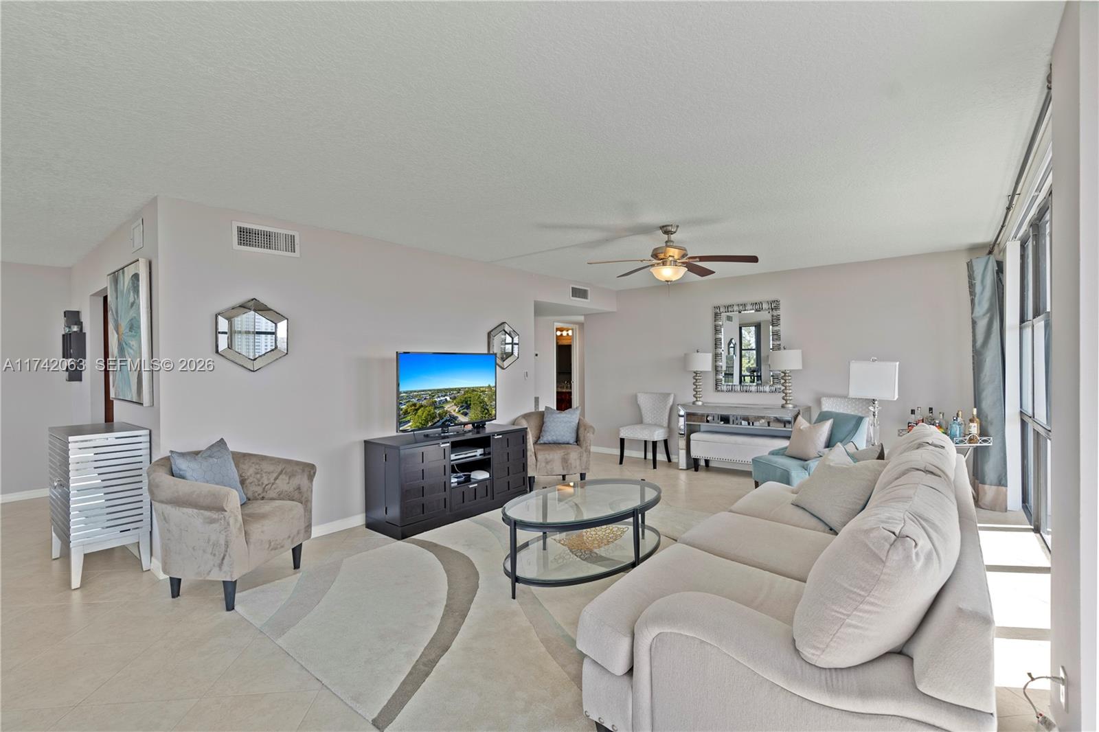 800 Parkview Dr # 909