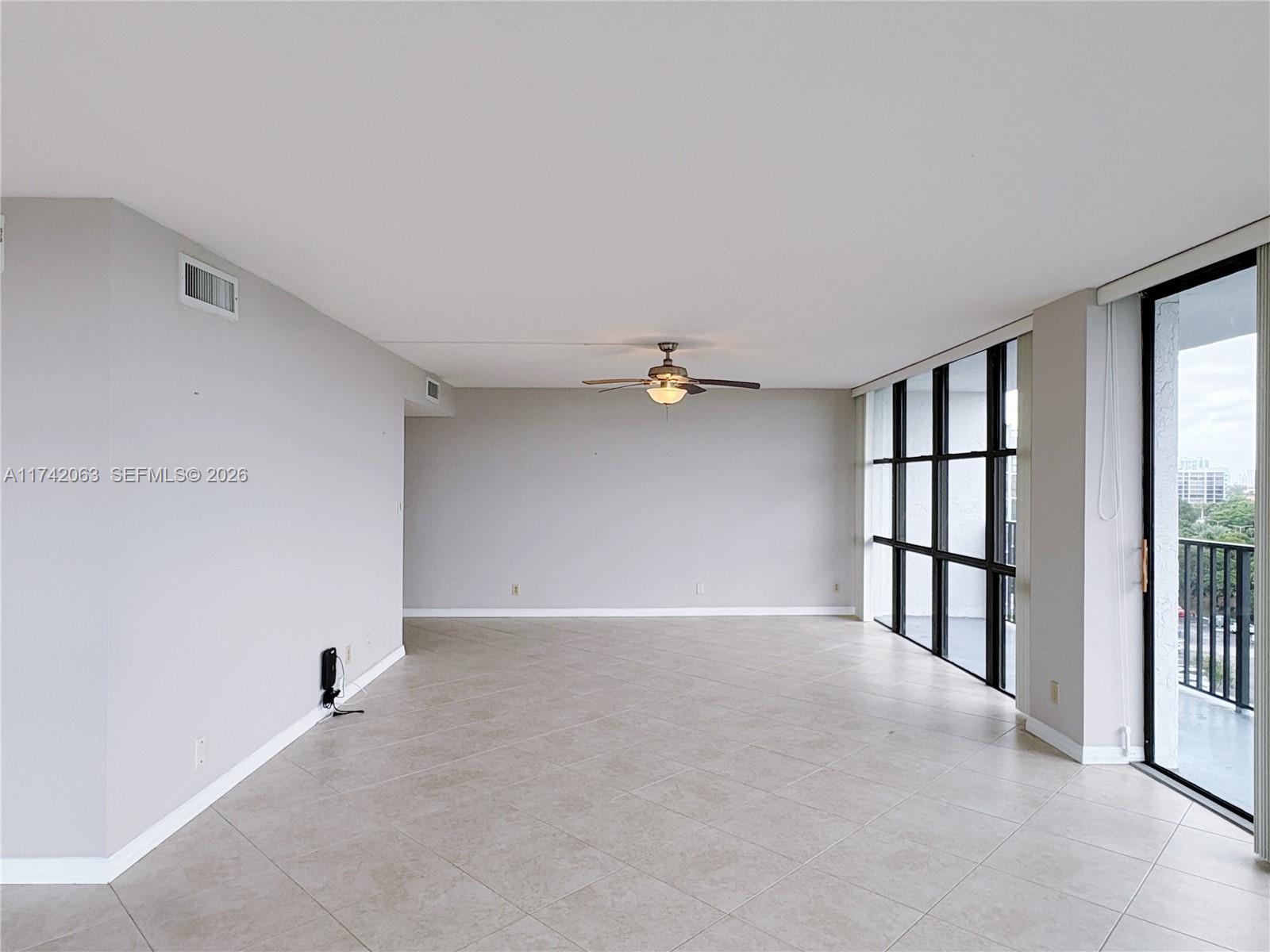 800 Parkview Dr # 909