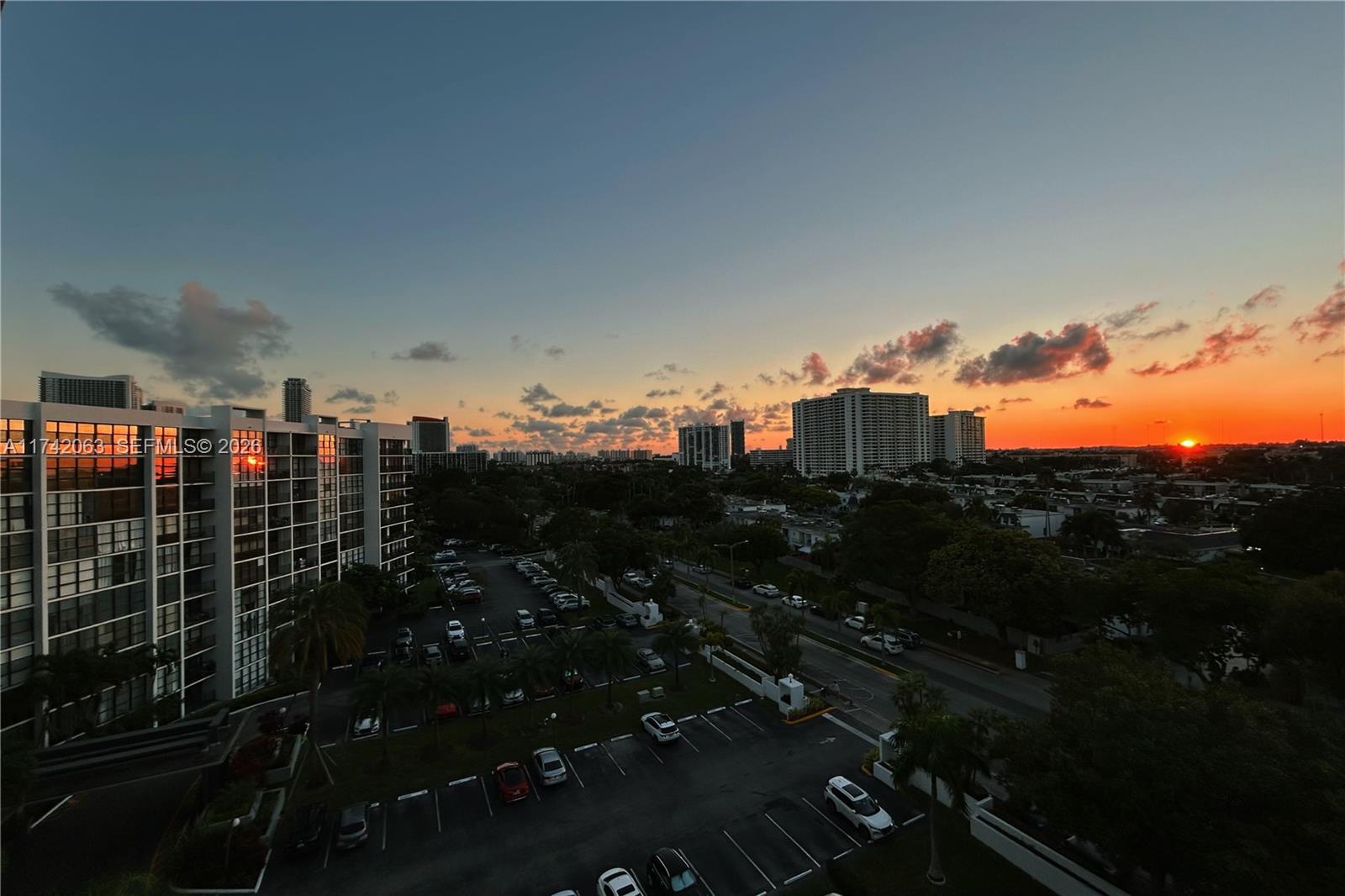 800 Parkview Dr # 909