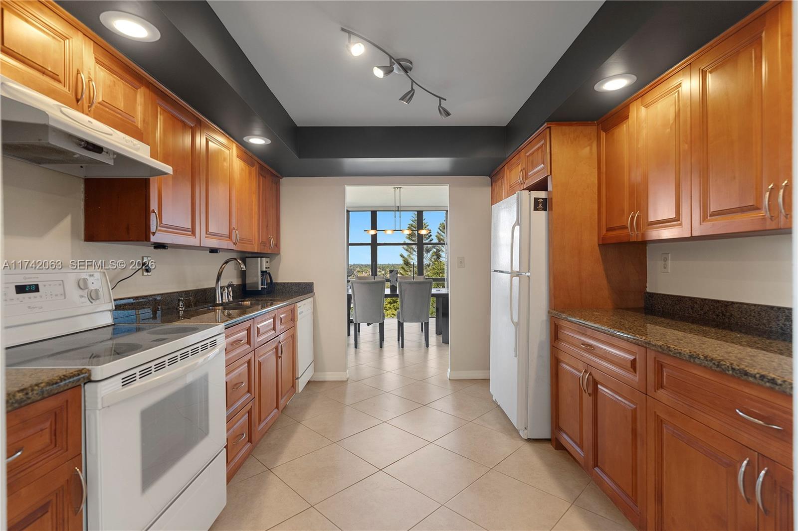 800 Parkview Dr # 909