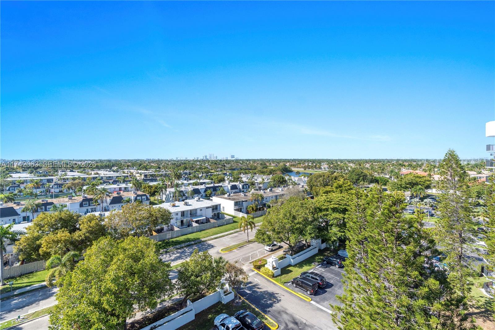 800 Parkview Dr # 909