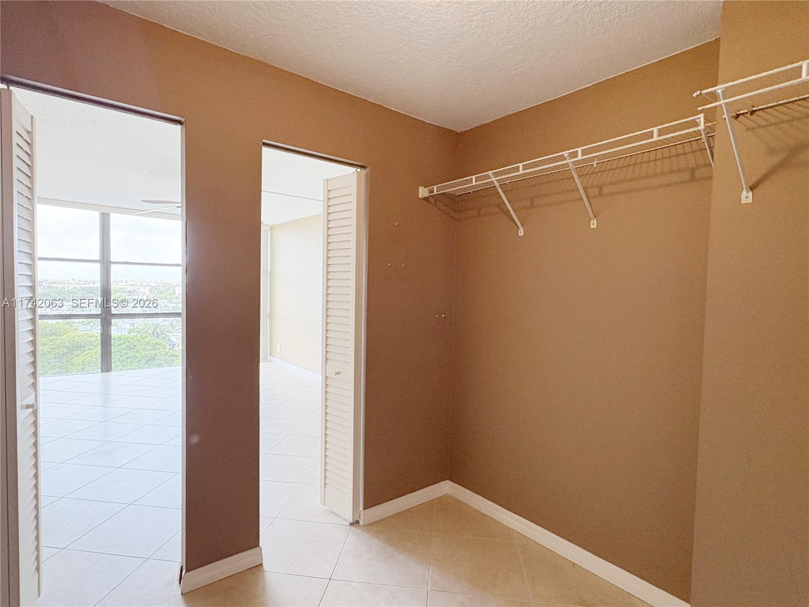 800 Parkview Dr # 909