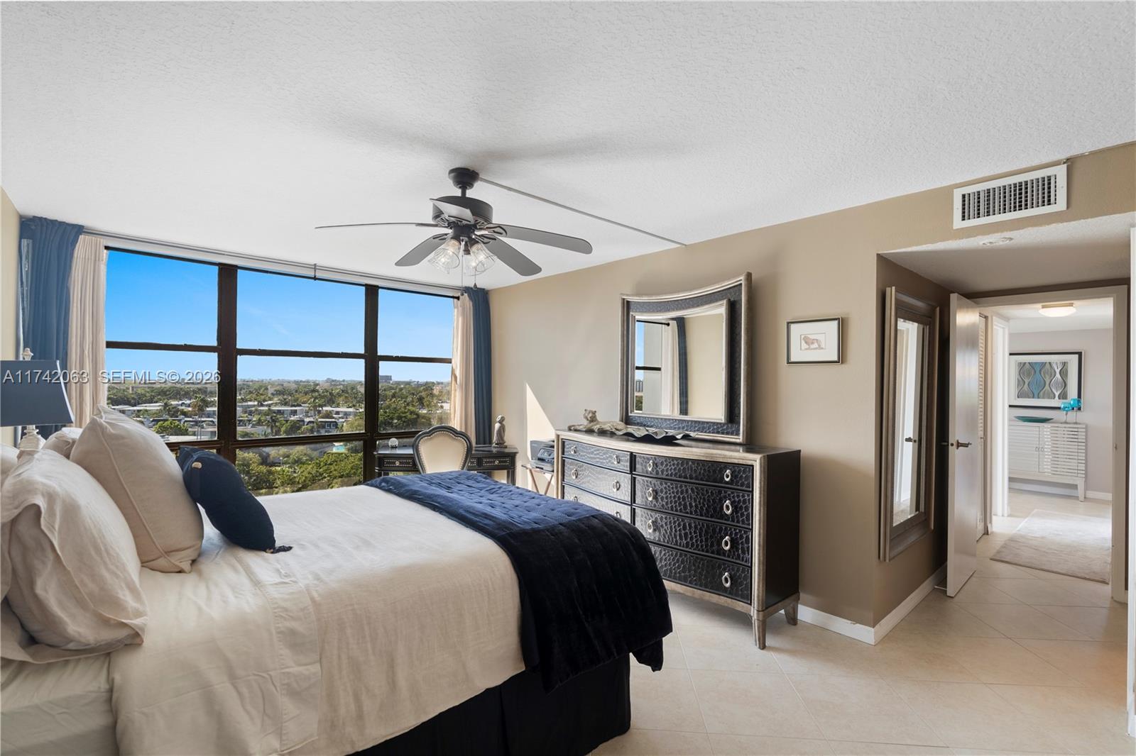 800 Parkview Dr # 909