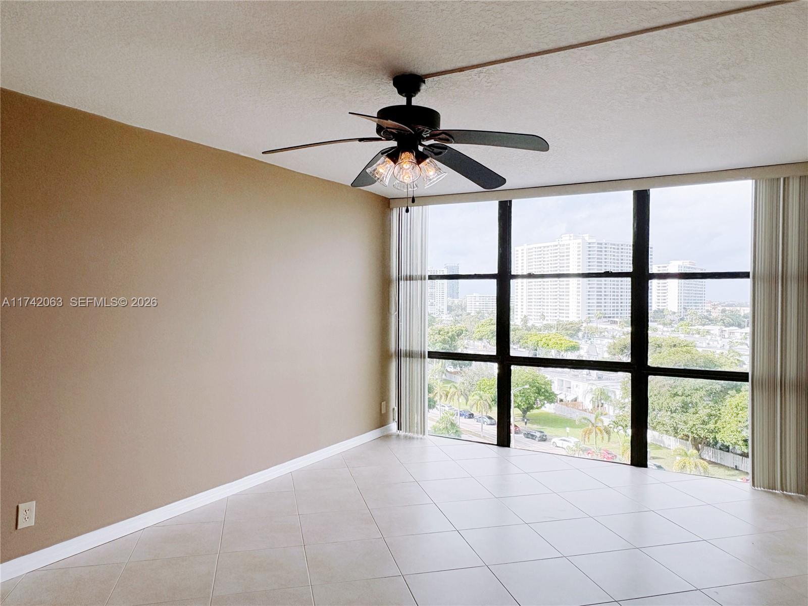 800 Parkview Dr # 909