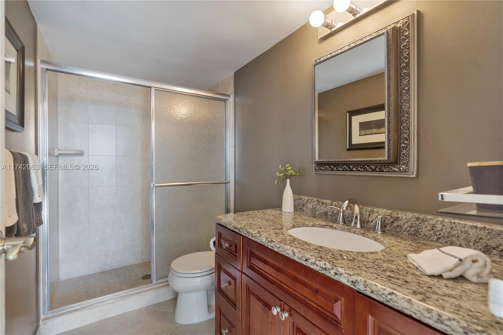 800 Parkview Dr # 909