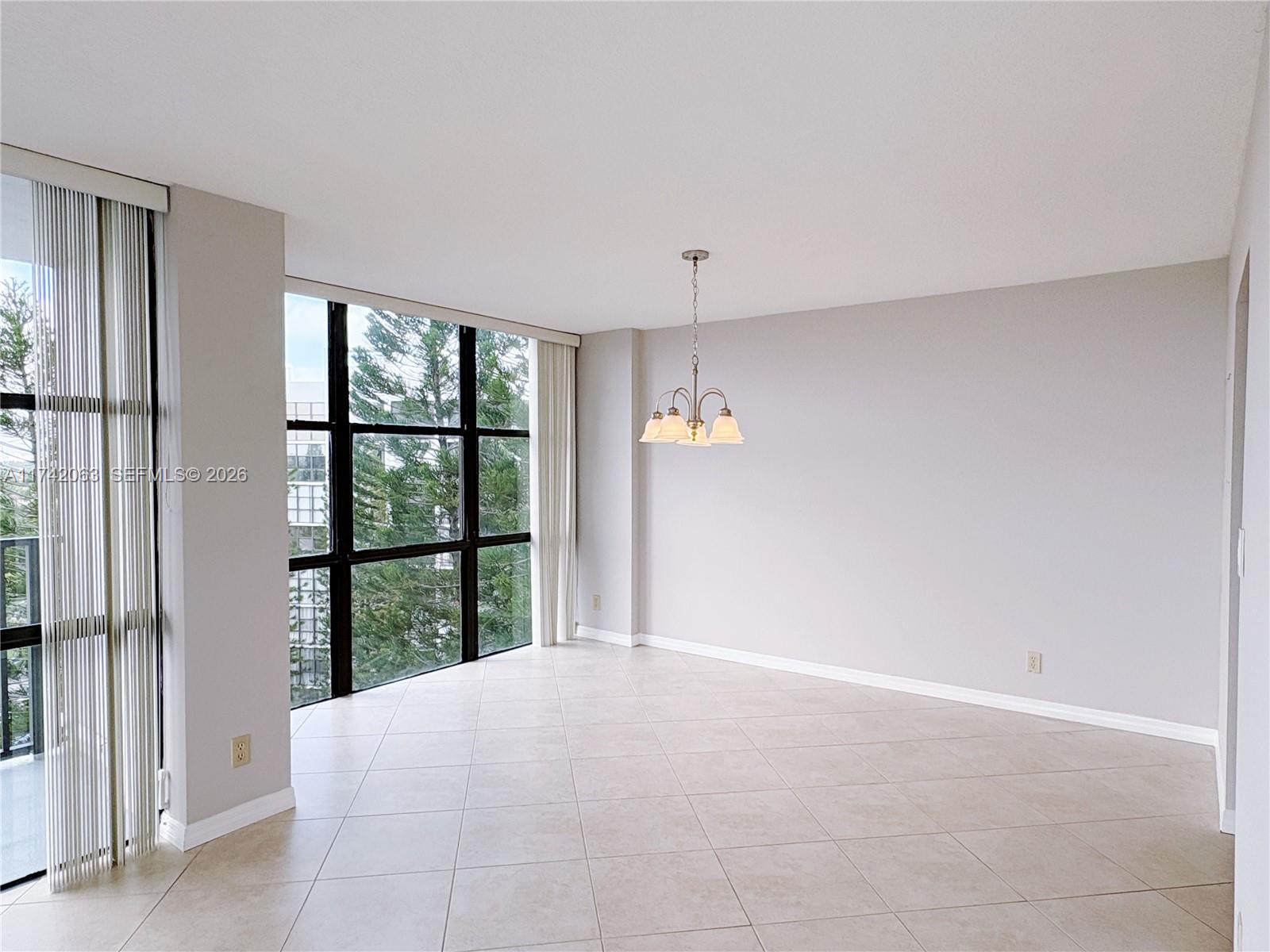 800 Parkview Dr # 909