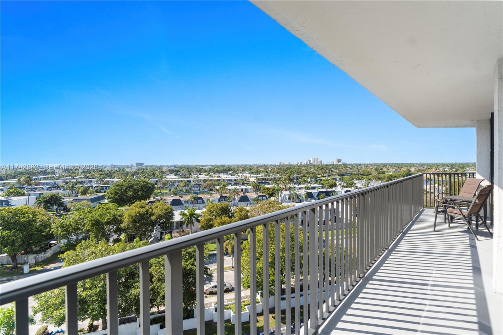 800 Parkview Dr # 909