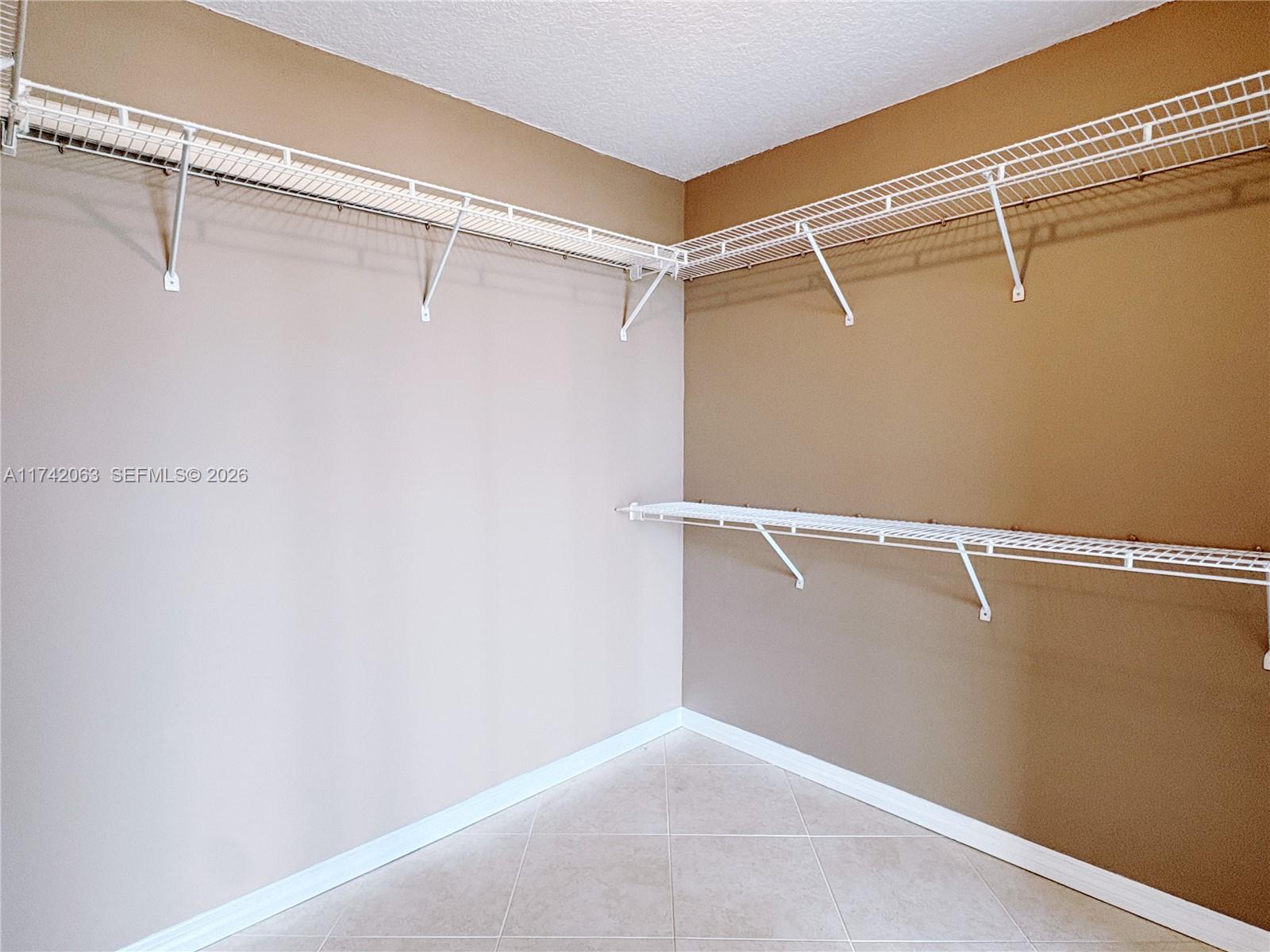 800 Parkview Dr # 909