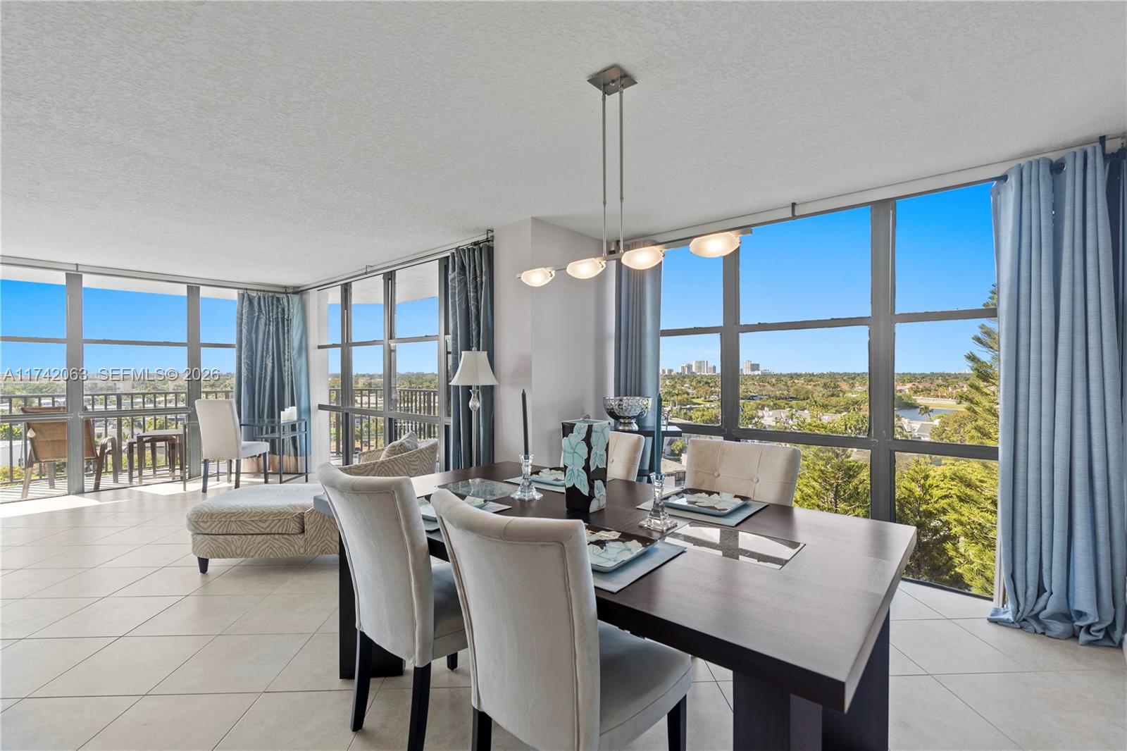 800 Parkview Dr # 909