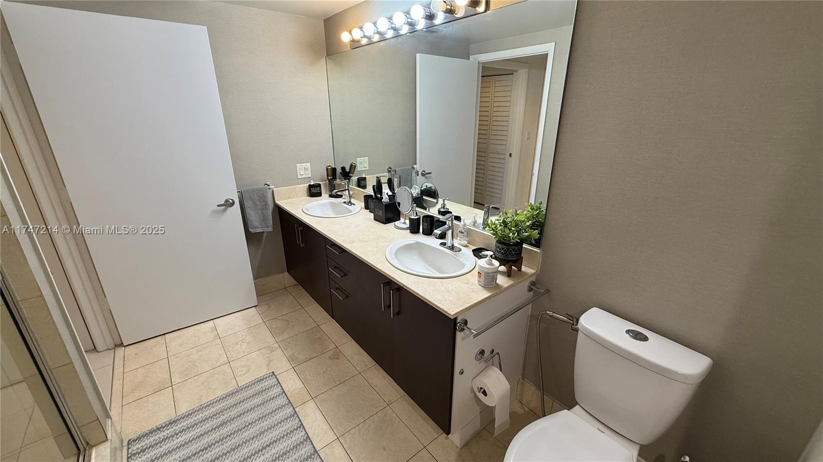 17375 Collins Ave # 1006