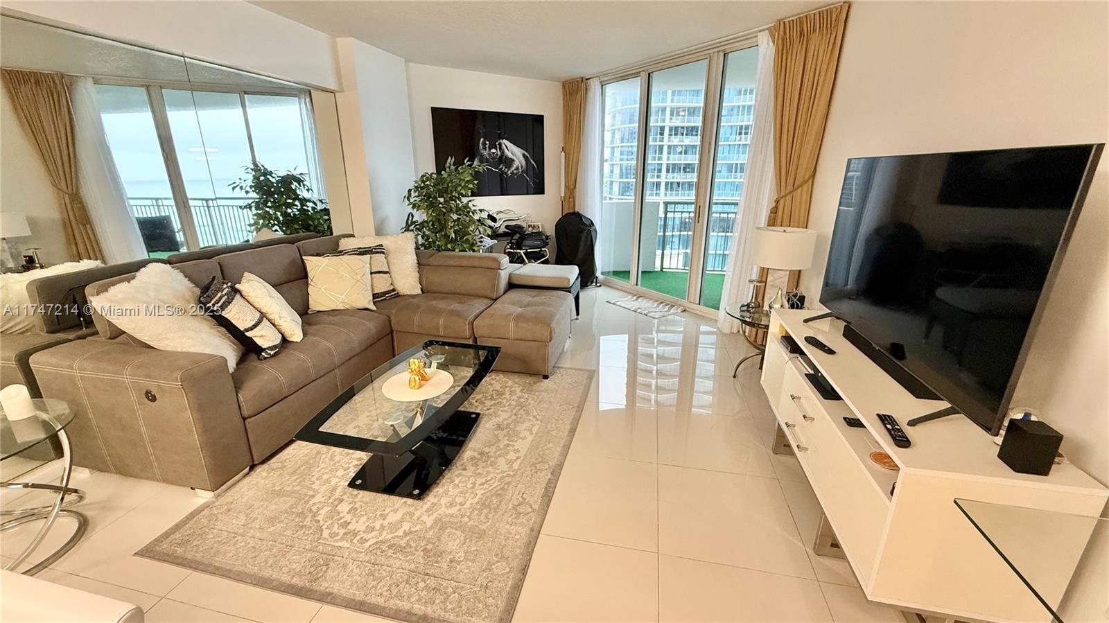 17375 Collins Ave # 1006