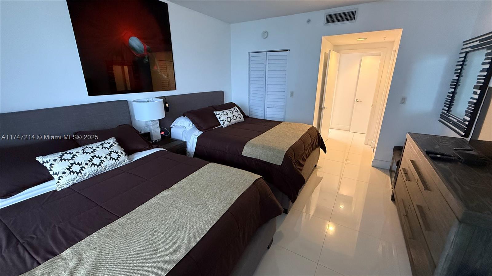 17375 Collins Ave # 1006