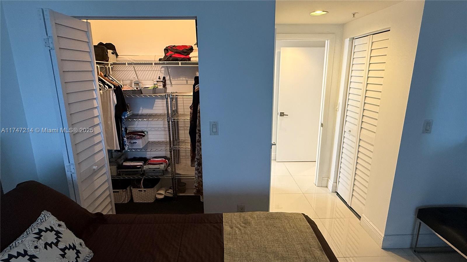 17375 Collins Ave # 1006