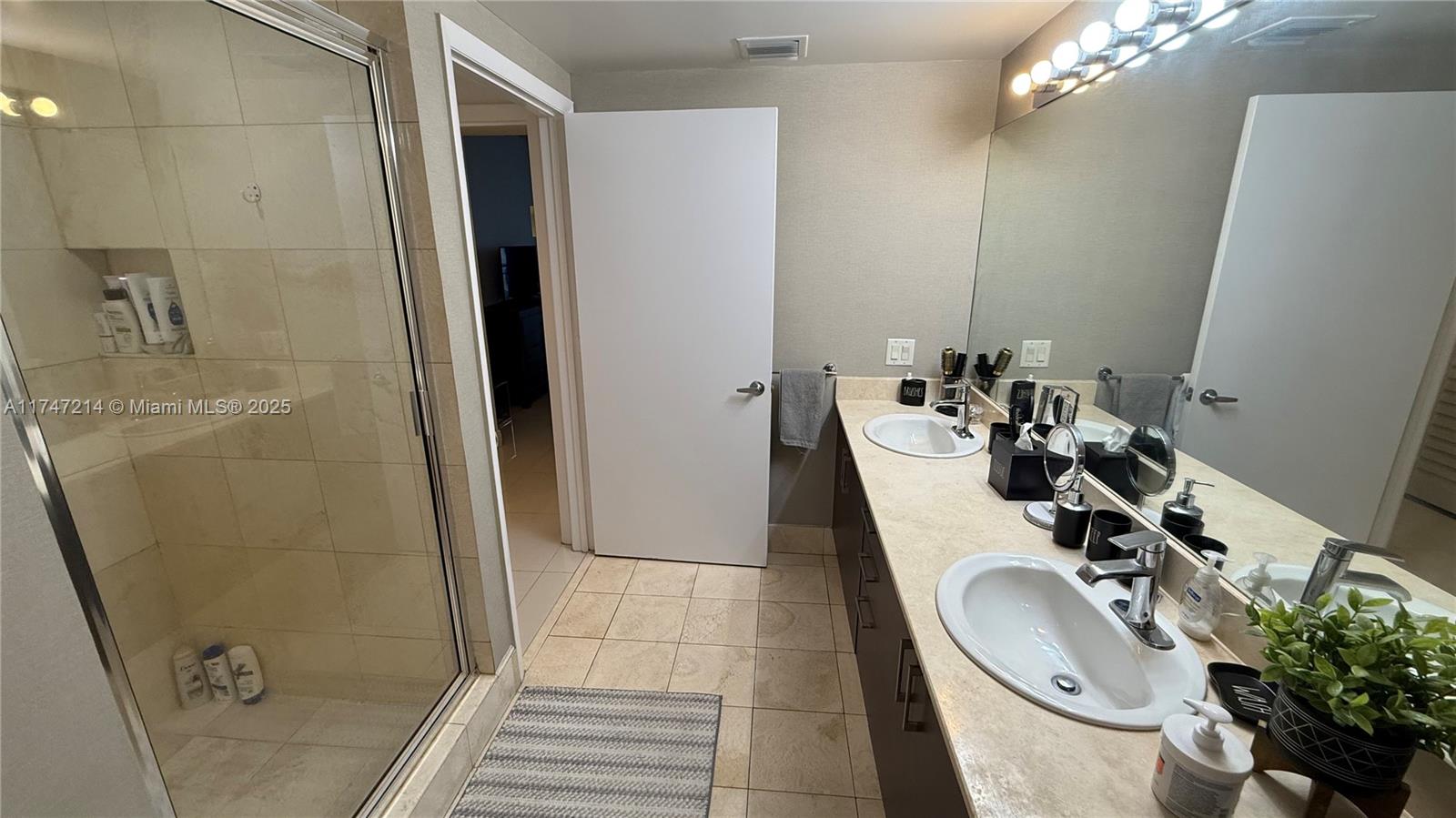 17375 Collins Ave # 1006