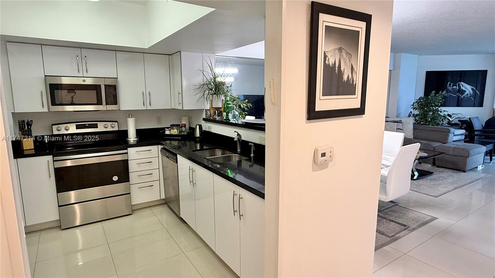 17375 Collins Ave # 1006