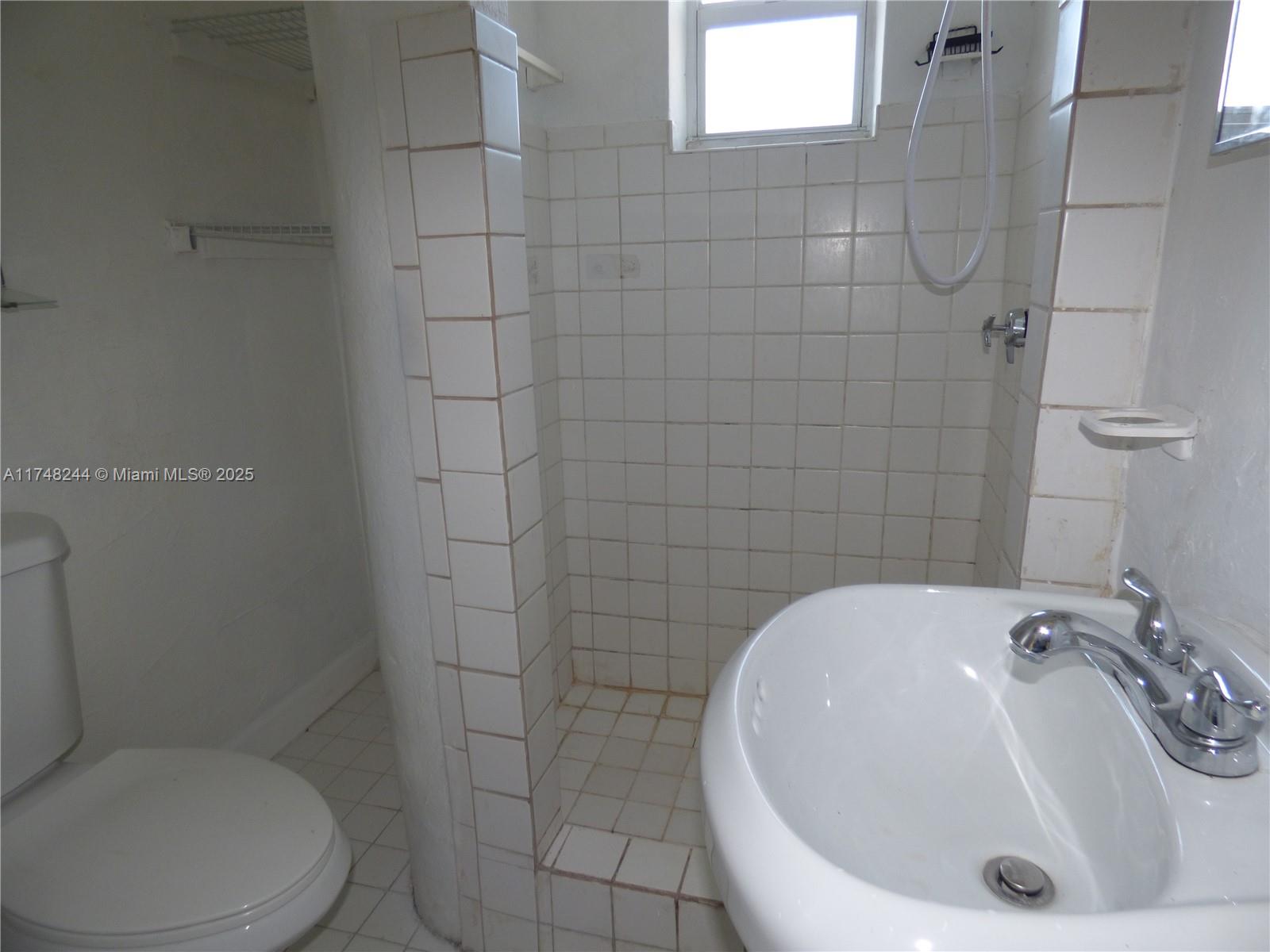 411 Columbus Pkwy # 5 Unit: 1-5