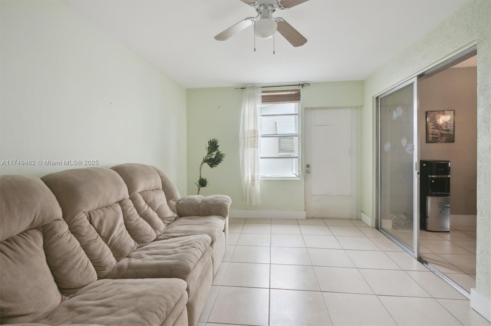 5707 NW 85th Ave