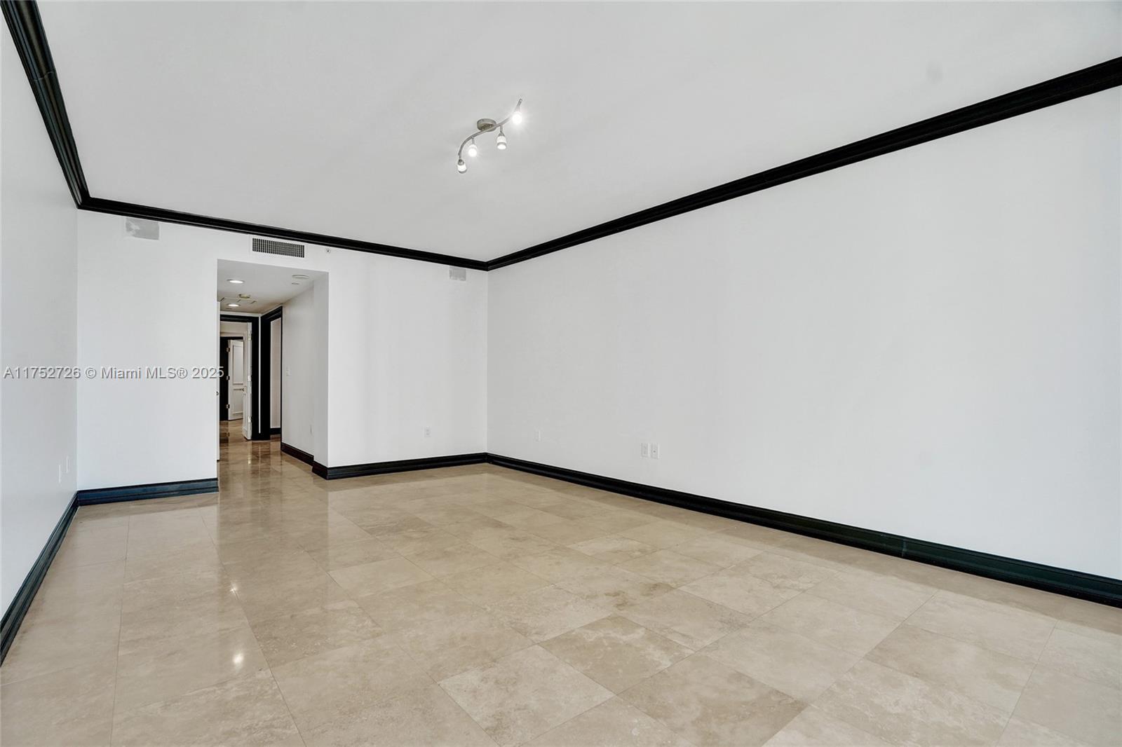 20201 E Country Club Dr # 1704
