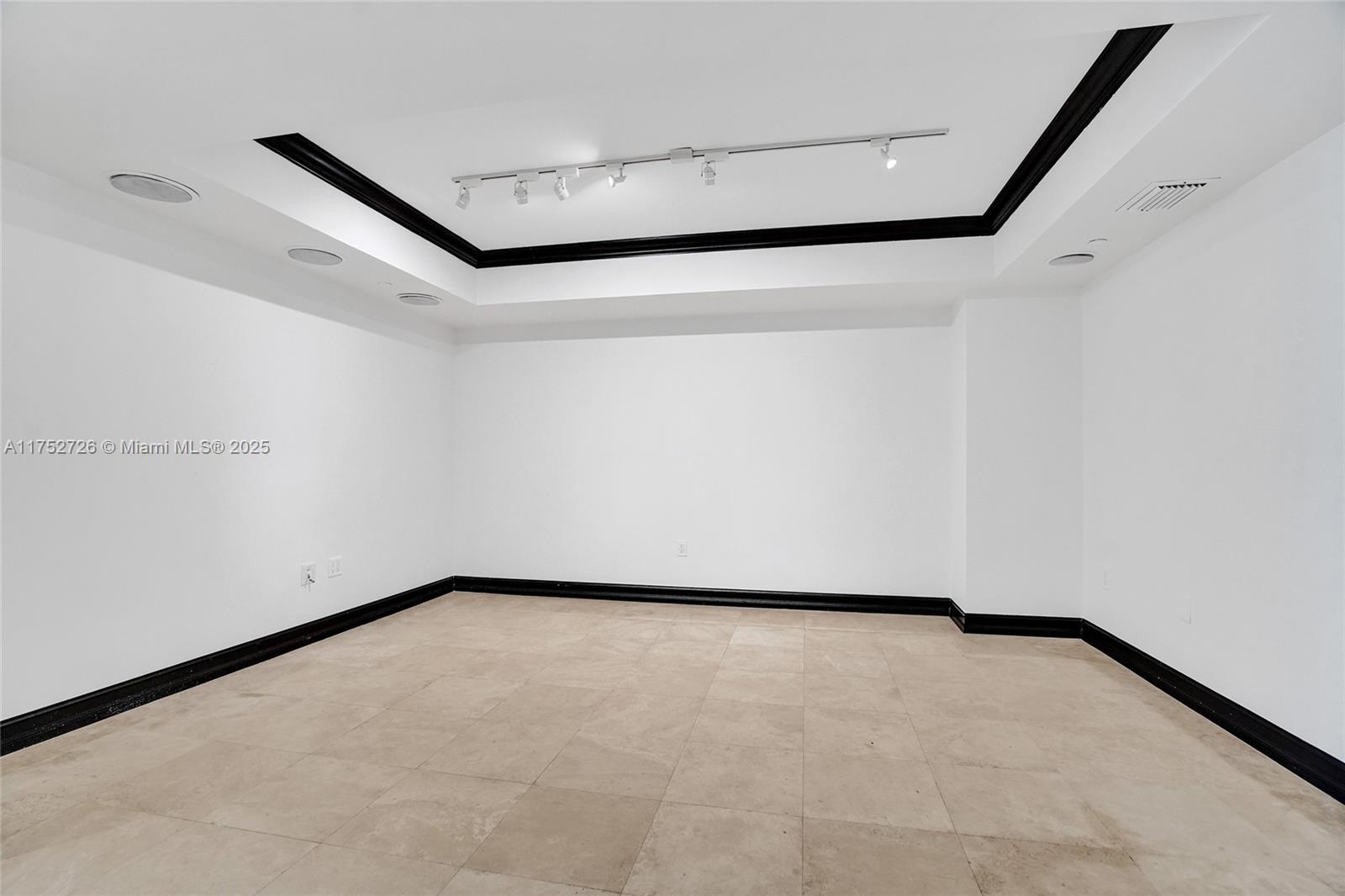 20201 E Country Club Dr # 1704