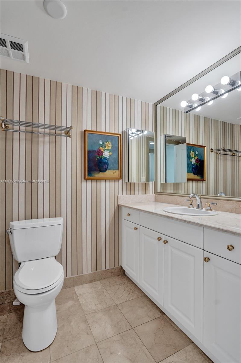 20201 E Country Club Dr # 1704