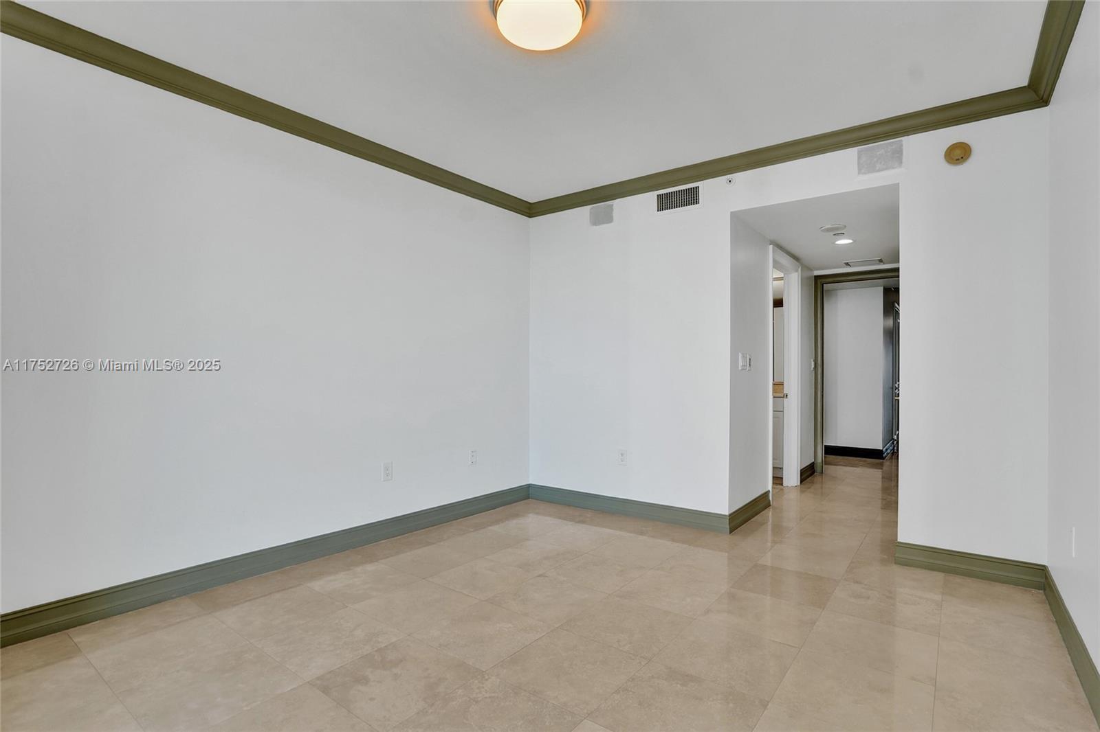 20201 E Country Club Dr # 1704