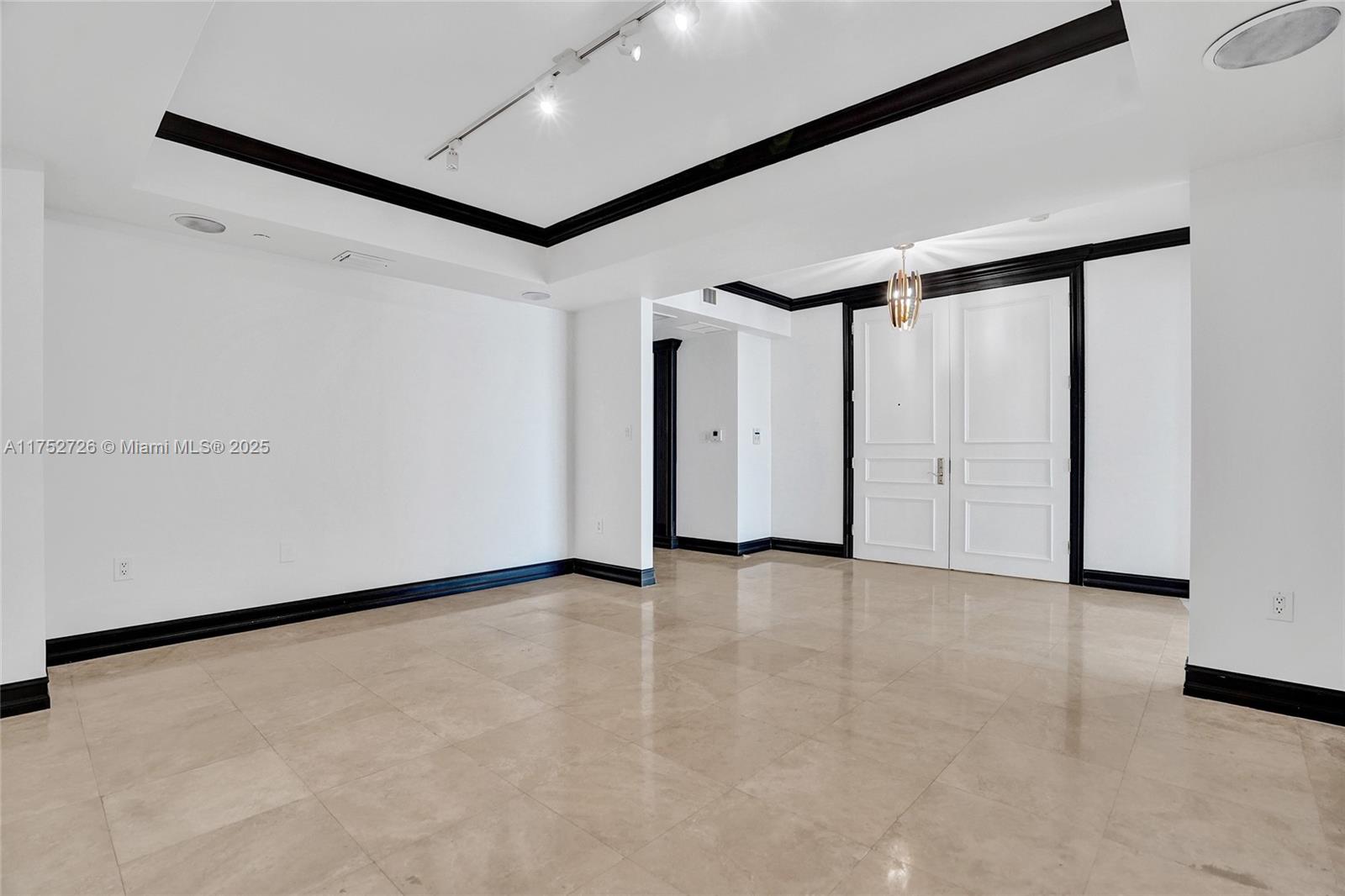 20201 E Country Club Dr # 1704