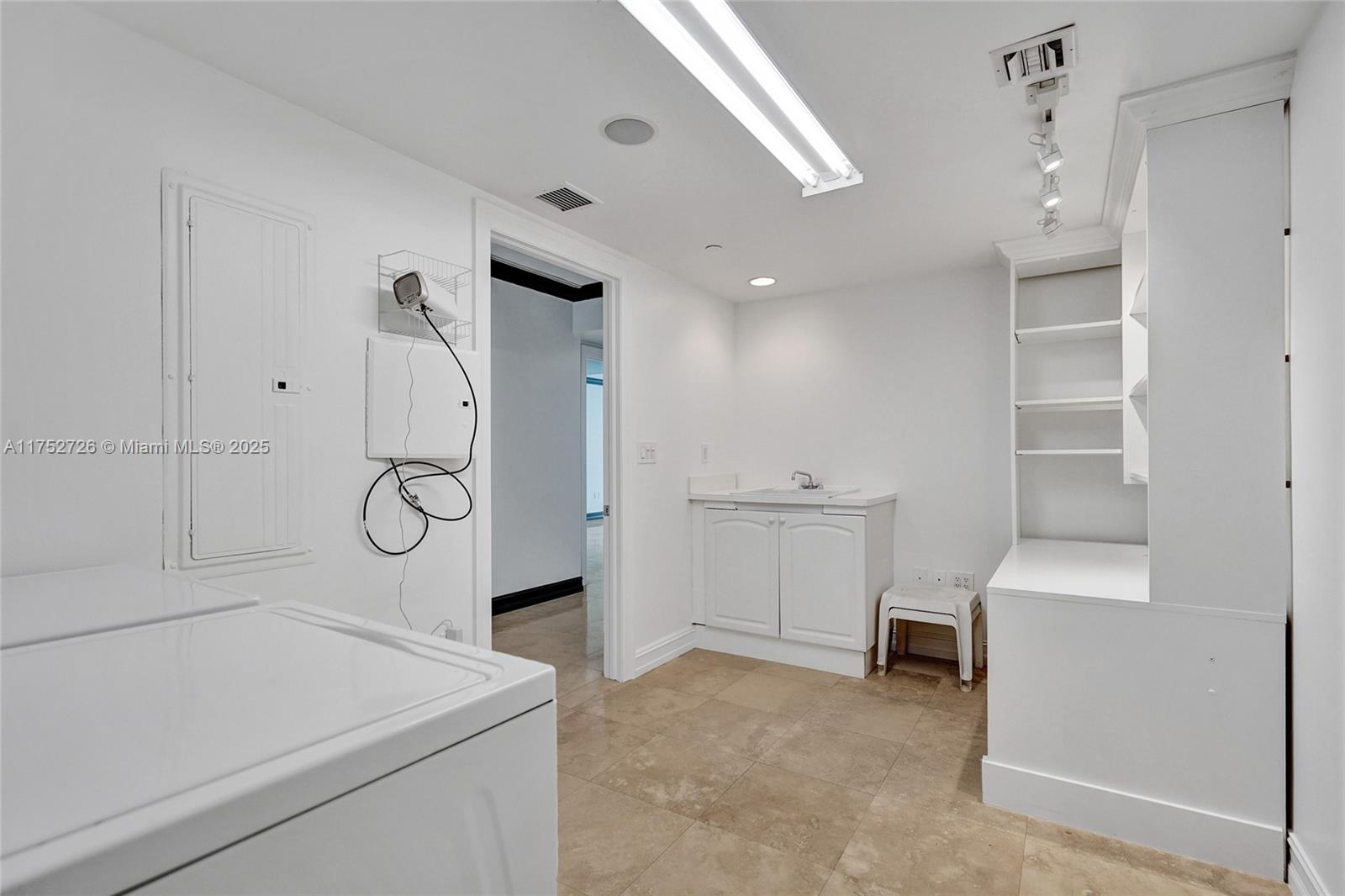 20201 E Country Club Dr # 1704