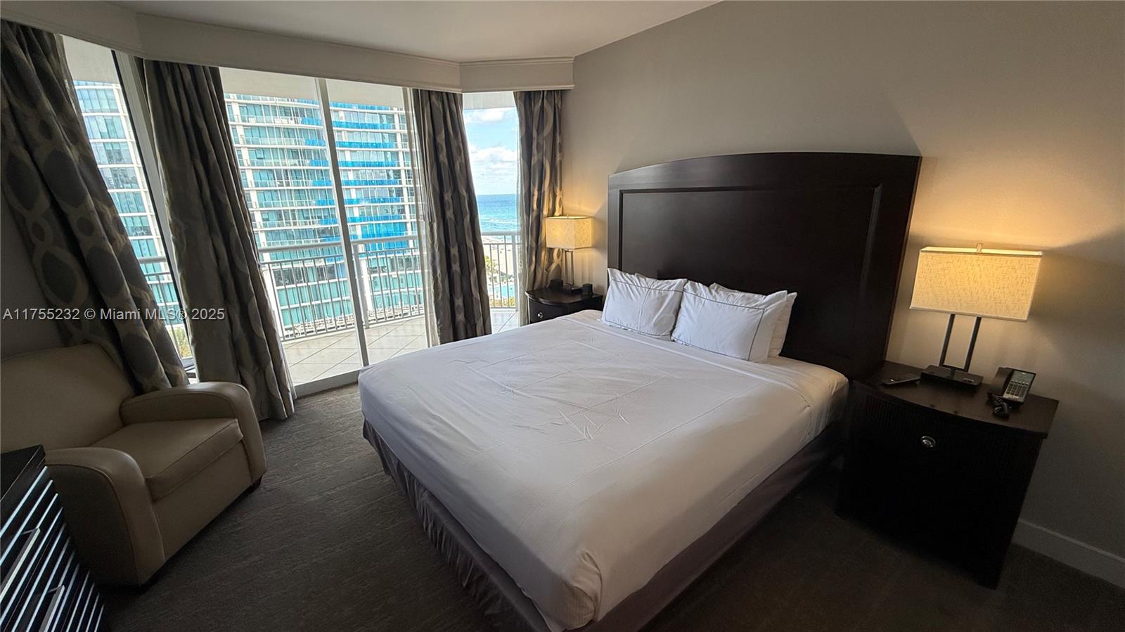 17375 Collins Ave # 1106