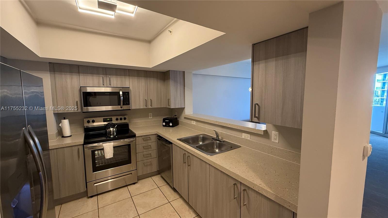 17375 Collins Ave # 1106