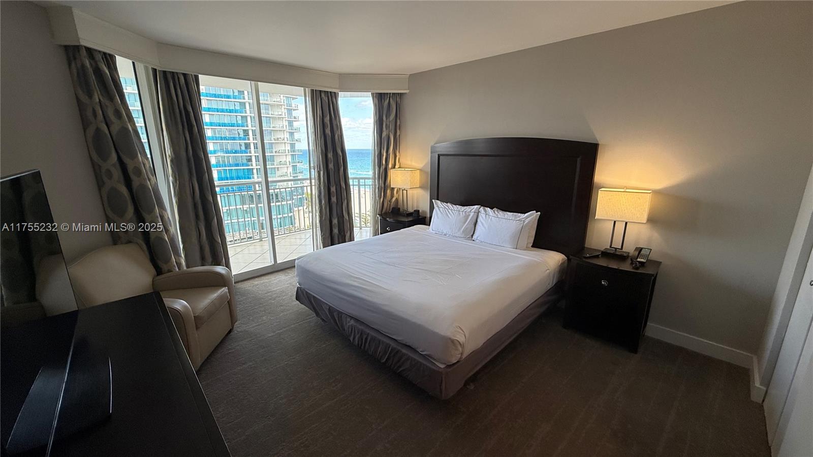 17375 Collins Ave # 1106