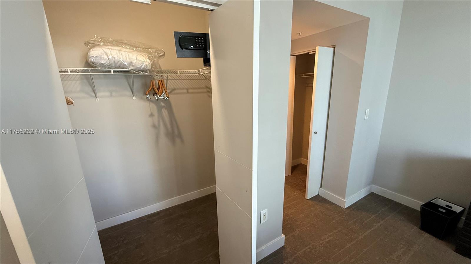 17375 Collins Ave # 1106