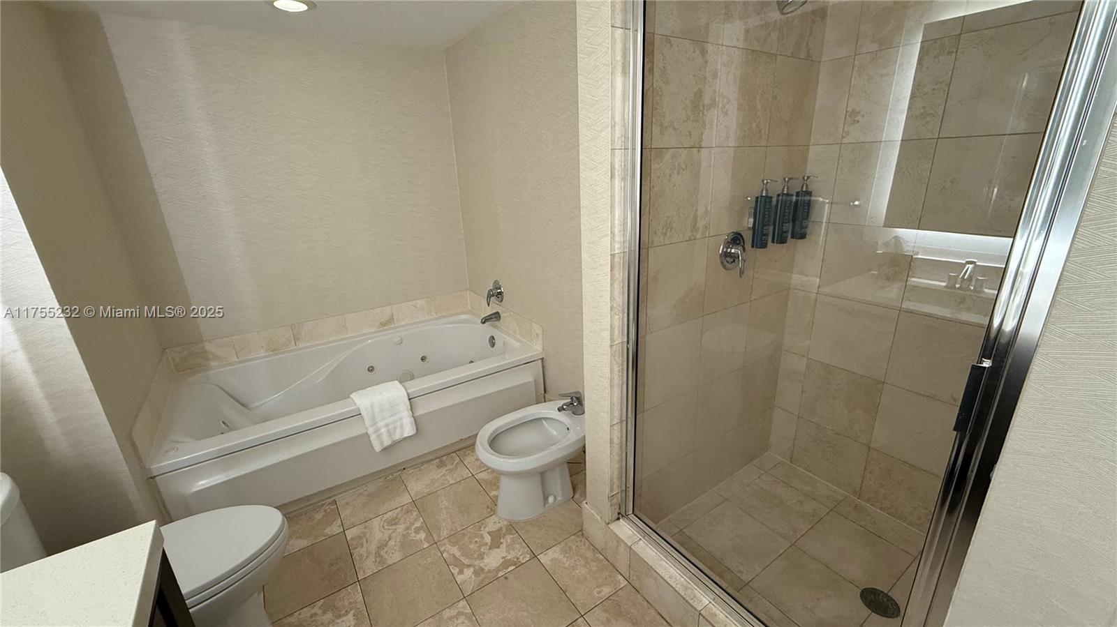 17375 Collins Ave # 1106