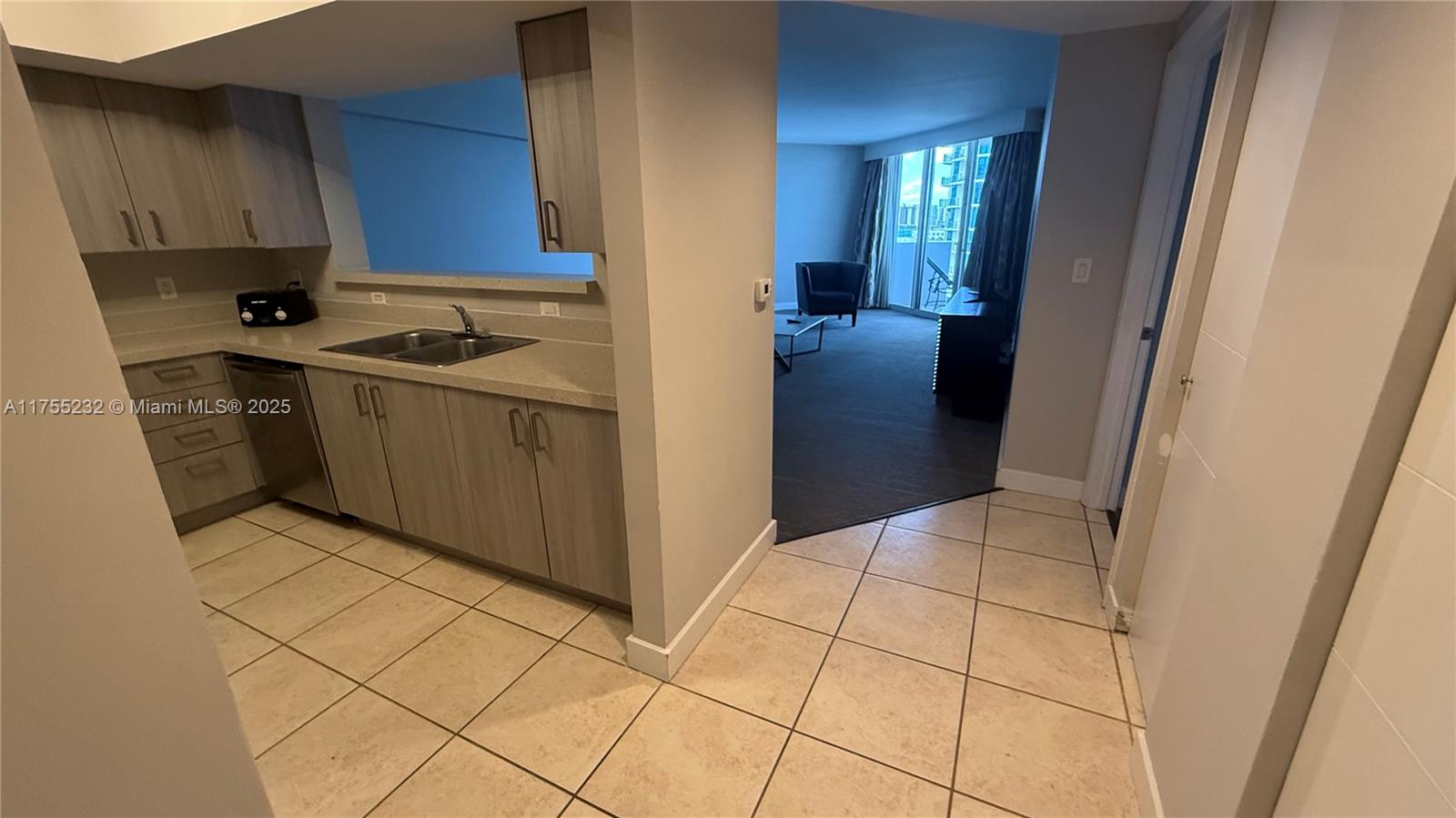 17375 Collins Ave # 1106