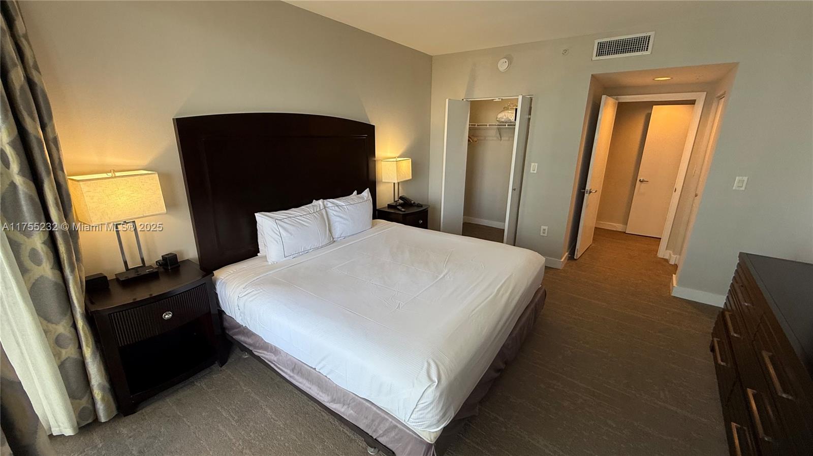 17375 Collins Ave # 1106