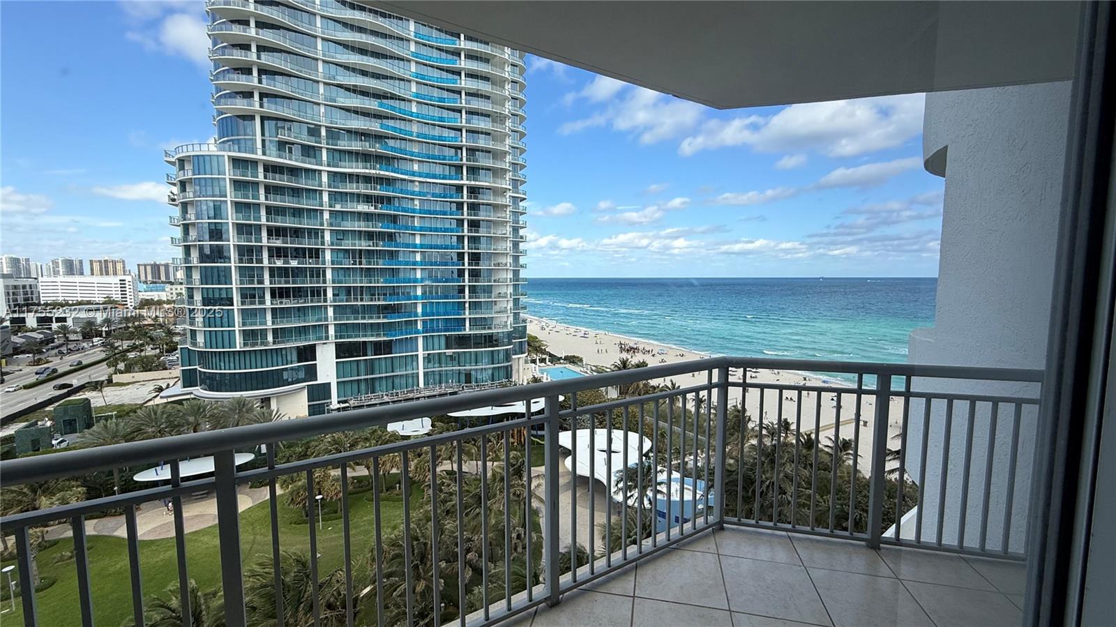 17375 Collins Ave # 1106
