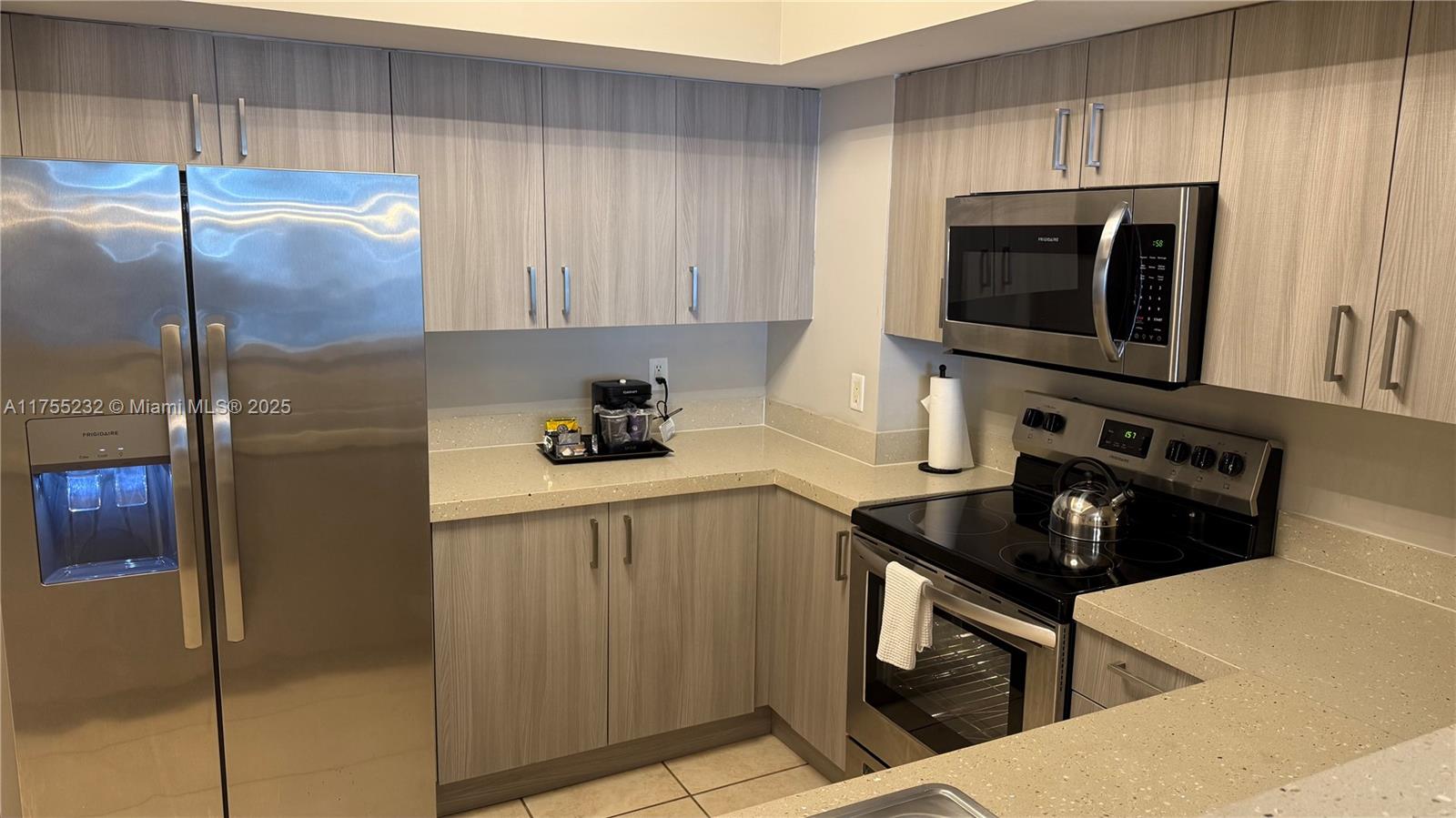17375 Collins Ave # 1106