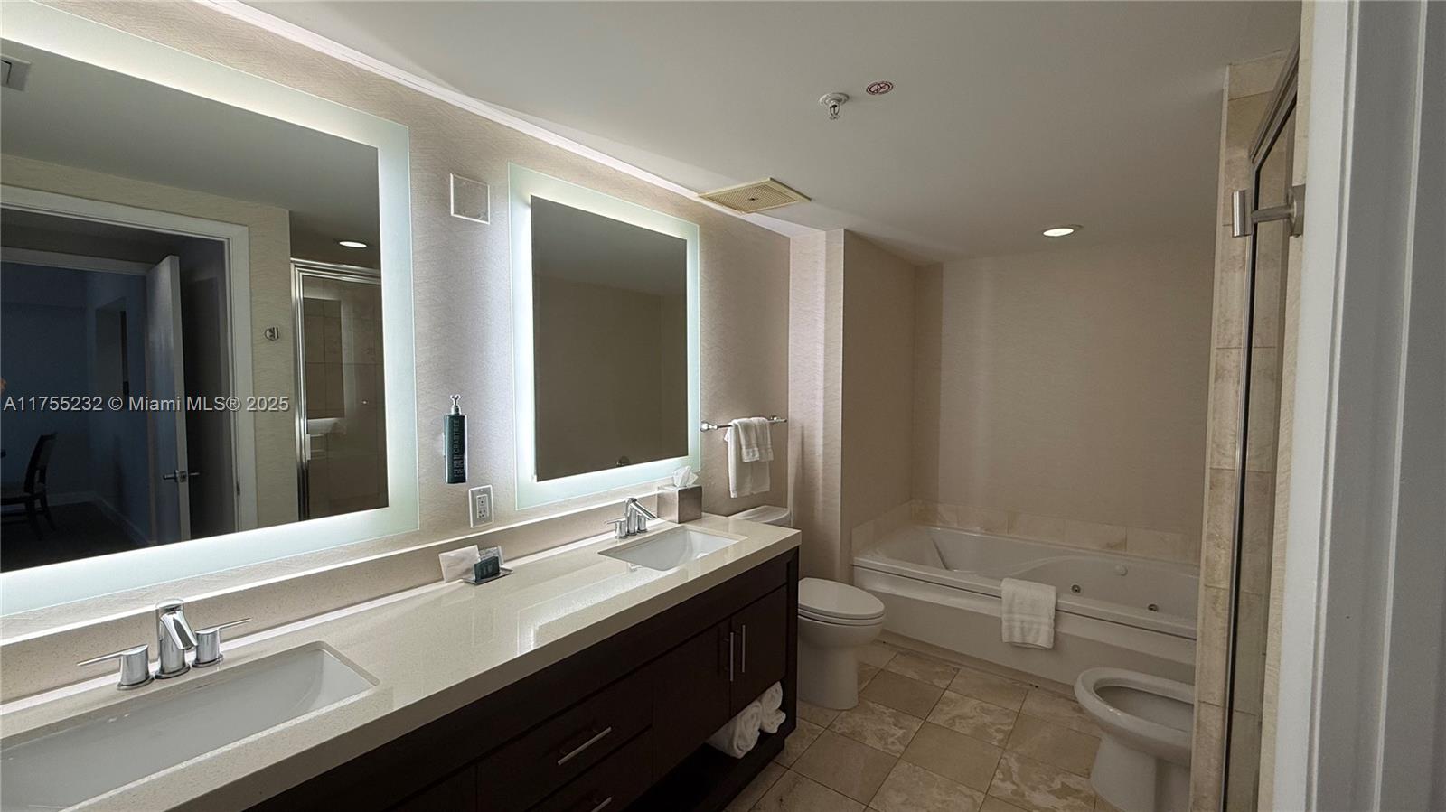 17375 Collins Ave # 1106