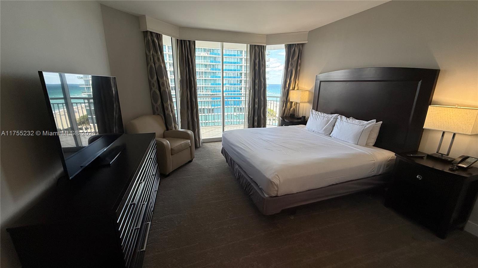 17375 Collins Ave # 1106