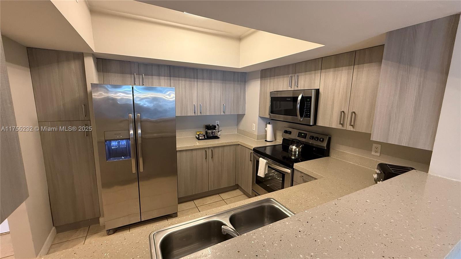 17375 Collins Ave # 1106