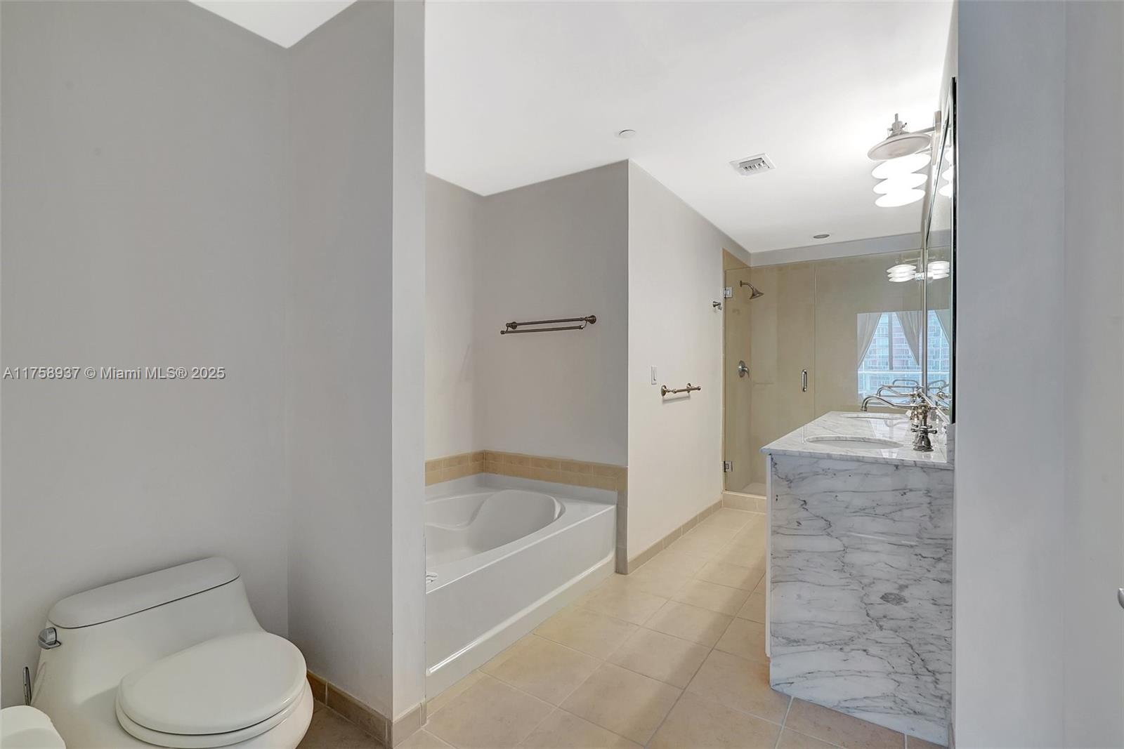 3340 NE 190th St # 1608