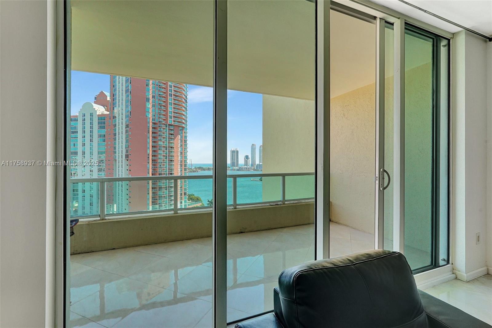 3340 NE 190th St # 1608