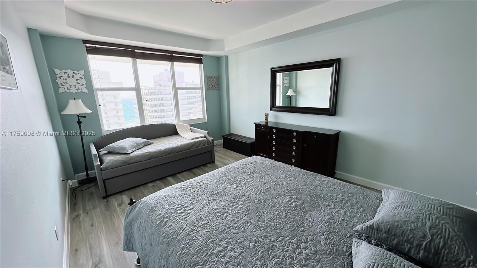 5600 Collins Ave # 17V